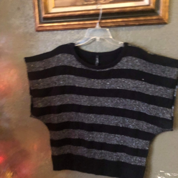 Short sleeves sweater - Picture 1 of 2